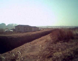 遺跡現場近くの事務所