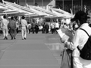 広い万博会場を歩く